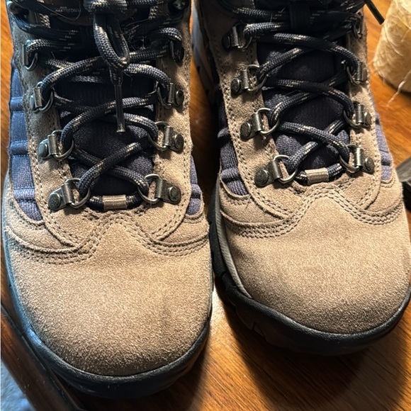 Hi Tek Hiking boots-rarely worn, excellent condition. - Picture 6 of 6